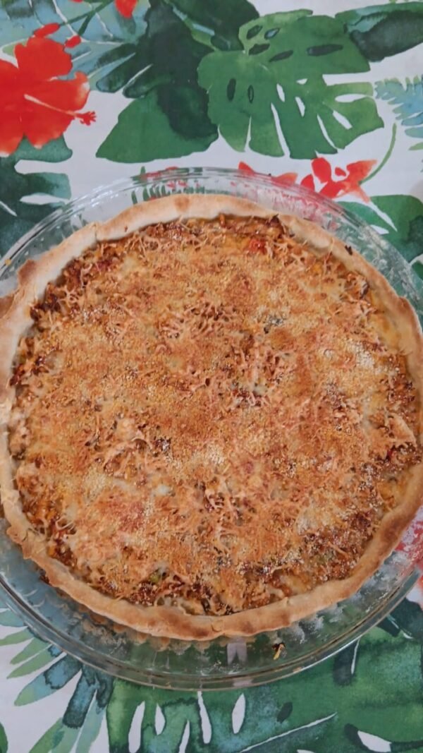 Quiche au saucisses, à base de poulet, fruits de mer, thon, morue, jambon fromage, poissons