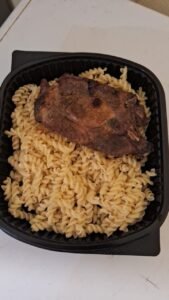 Côte de porc sauce volaille et pâte