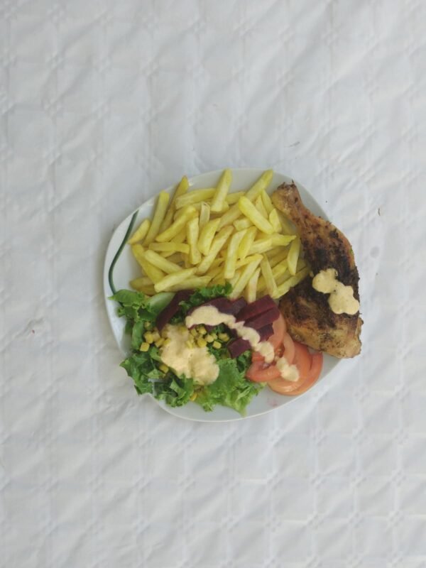 salade, Steak frite ,tomates betterave, maïs, mixte carottes, concombre