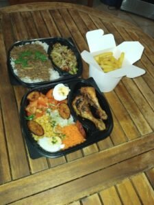 Riz lentilles consommer poisson frite dorade 10€ marlin 12€
Poulet grillé salade complet   